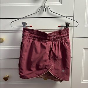 Lulu Lemon Low-Rise Hotty Hot Reversible Lined 4” - SIZE 6